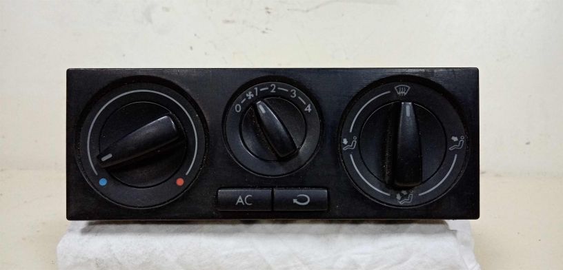 blok-upravleniia-peckoi-kondicionerom-volkswagen-golf-4-art-28947-big-0