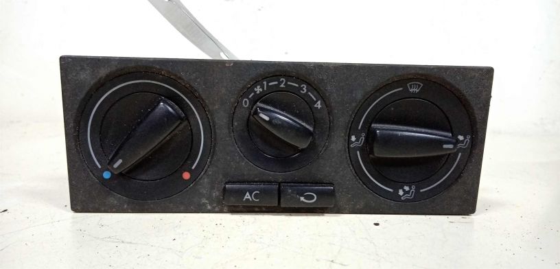 blok-upravleniia-peckoi-kondicionerom-volkswagen-golf-4-art-28949-big-0