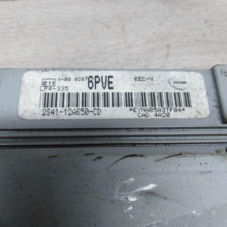 ebu-dvigatelem-ford-focus-1-rest-16i-cdda-art-29681-big-1