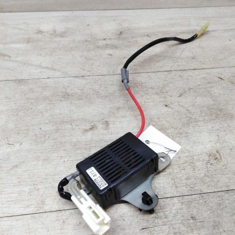 blok-upravlenniia-parktronikami-toyota-camry-v40-art-31301-big-2