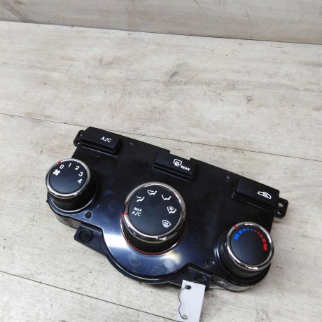 blok-upravleniia-peckoi-i-kondicionerom-kia-cerato-2-art-31840-big-0