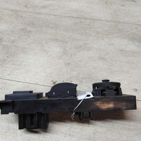 blok-upravleniia-steklopodieemnikami-ford-focus-2-do-rest-art-32229-big-1