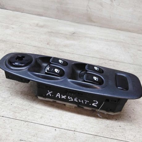 blok-upravleniia-elektro-steklopodieemnikami-hyundai-accent-2-art-32391-big-0