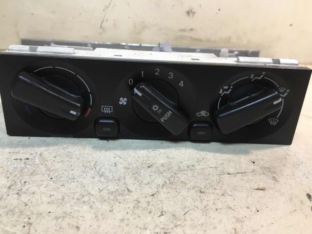 blok-upravleniia-peckoi-mitsubishi-carisma-rest-art-33128-big-0