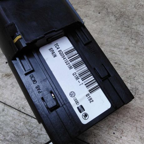 blok-upravleniia-svetom-volkswagen-polo-sedan-art-34269-big-1