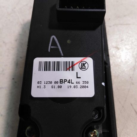 blok-upravleniia-steklopodieemnikami-mazda-3-bk-sedan-art-35154-big-1