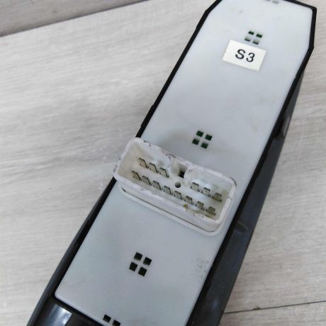 blok-upravleniia-steklopodieemnikami-chevrolet-lacetti-art-35208-big-2