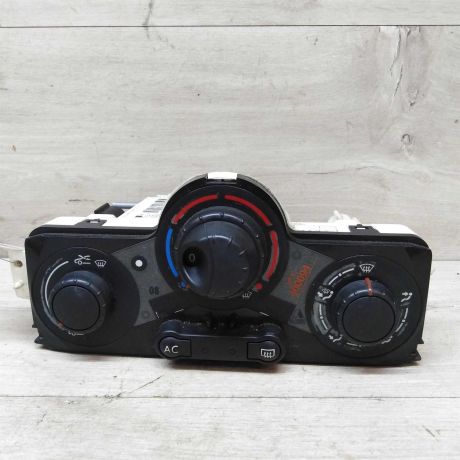 blok-upravleniia-peckoi-renault-megane-2-do-rest-art-35587-big-0