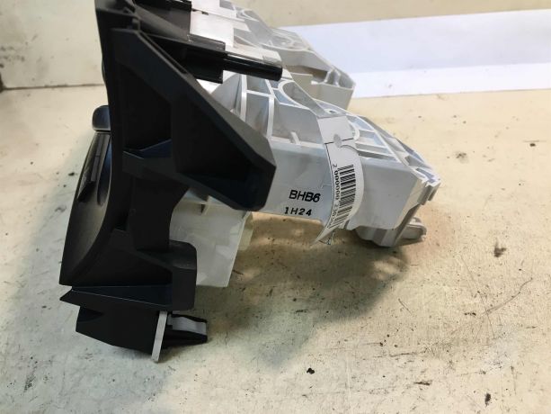 blok-upravleniia-peckoi-i-kondicionerom-mazda-3-bl-rest-sedan-art-36283-big-1
