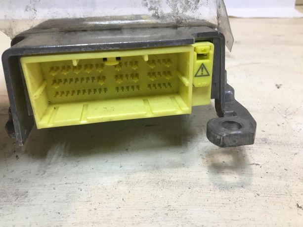 blok-upravleniia-poduskami-bezopasnosti-airbag-toyota-avensis-iii-09g-art-37148-big-3