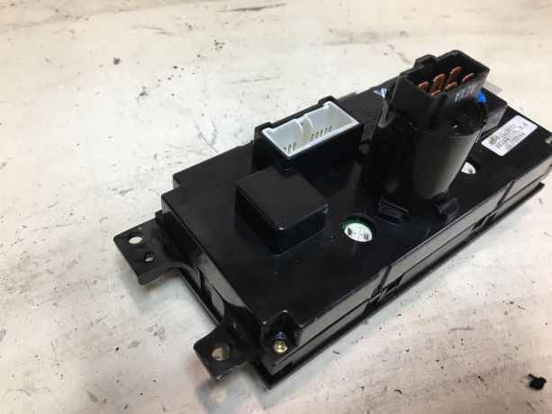 blok-upravleniia-peckoi-i-kondicionerom-hyundai-elantra-3-xd-2-rest-art-37516-big-3