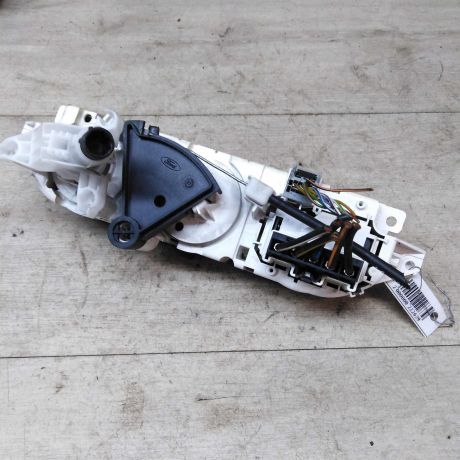 blok-upravleniia-peckoi-i-kondicionerom-ford-focus-2-do-rest-art-37683-big-2