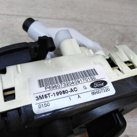 blok-upravleniia-peckoi-i-kondicionerom-ford-c-max-do-rest-art-40754-big-1