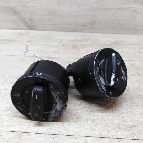 blok-upravleniia-svetom-volkswagen-golf-plus-05gv-art-40837-big-0