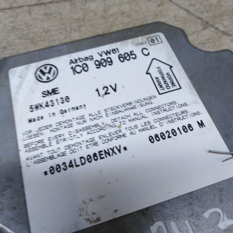 blok-upravleniia-airbag-volkswagen-passat-b5-gp-poduskami-bezopasnosti-art-42434-big-3