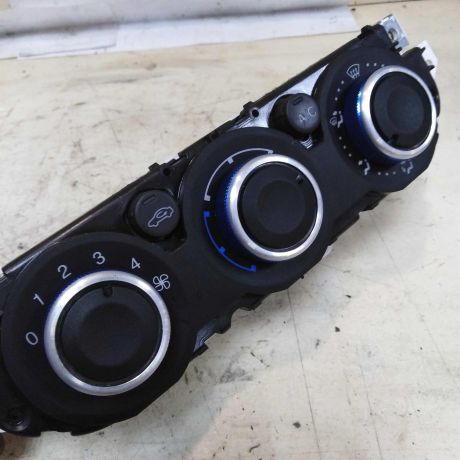 blok-upravleniia-peckoi-i-kondicionerom-ford-focus-2-rest-art-42534-big-0