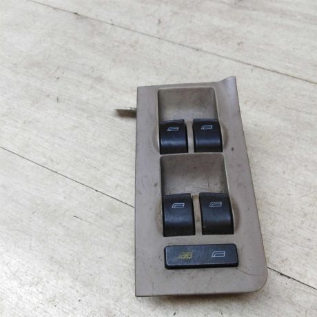 blok-upravleniia-steklopodieemnikami-audi-a6-c5-art-43150-big-1