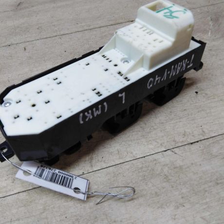 blok-upravleniia-steklopodieemnikami-toyota-camry-v40-art-43171-big-1