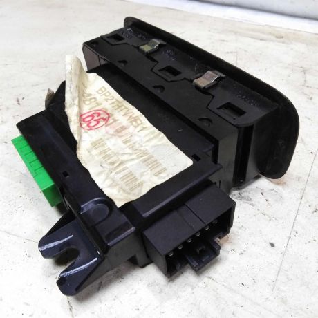 blok-upravleniia-steklopodieemnikami-volvo-xc90-rest-art-43292-big-3