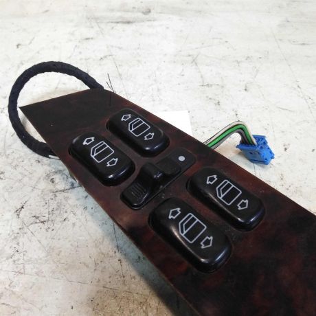 blok-upravleniia-steklopodieemnikami-mercedes-w220-art-44920-big-1