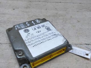 blok-upravleniia-airbag-poduskami-bezopasnosti-volkswagen-passat-b5-art-46032