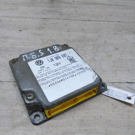 blok-upravleniia-airbag-poduskami-bezopasnosti-volkswagen-passat-b5-art-46032-big-0