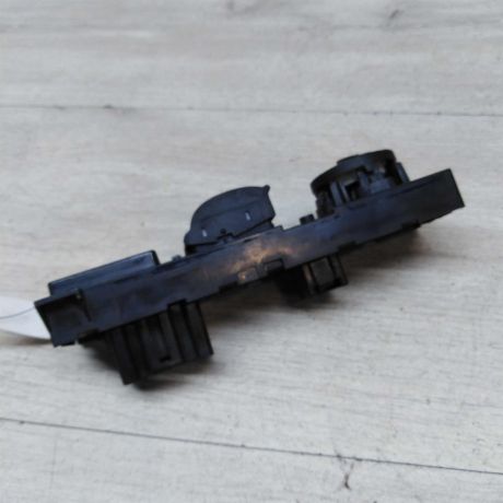 blok-upravleniia-steklopodieemnikami-ford-focus-2-do-rest-art-46124-big-3