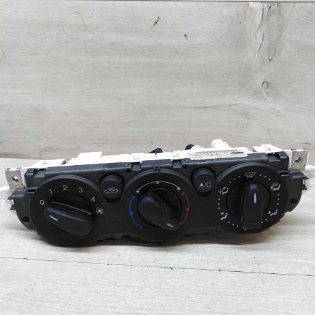 blok-upravleniia-peckoi-i-kondicionerom-ford-focus-2-do-rest-art-46301-big-0