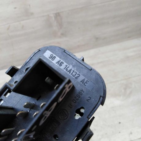 blok-upravleniia-steklopodieemnikami-ford-focus-1-art-46430-big-3