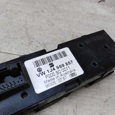 blok-upravleniia-steklopodieemnikami-volkswagen-passat-b5-art-46909-big-1