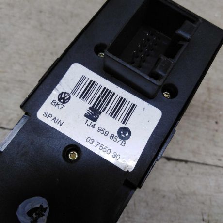 blok-upravleniia-steklopodieemnikami-volkswagen-passat-b5-art-46958-big-4