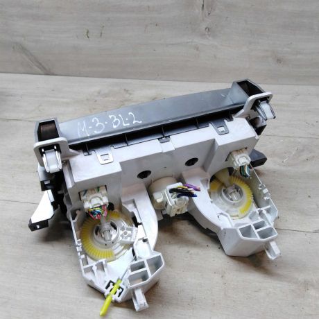 blok-upravleniia-peckoi-kondicionerom-mazda-3-bl-art-48052-big-3