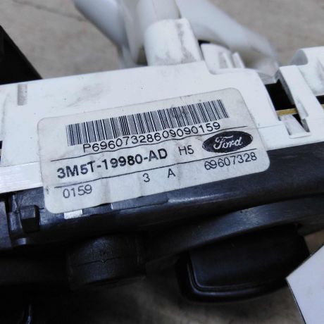 blok-upravleniia-peckoi-i-kondicionerom-ford-focus-2-do-rest-16i-akpp-art-52079-big-1