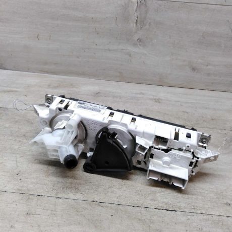 blok-upravleniia-peckoi-i-kondicionerom-ford-focus-2-do-rest-16i-akpp-art-52079-big-2
