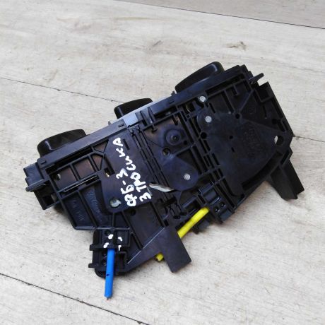 blok-upravleniia-peckoi-volkswagen-golf-3-defekt-na-foto-treshhina-volkswagen-vento-art-52620-big-3