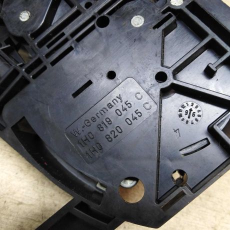 blok-upravleniia-peckoi-volkswagen-golf-3-defekt-na-foto-treshhina-volkswagen-vento-art-52620-big-5