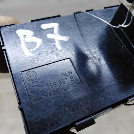 blok-upravleniia-steklopodieemnikami-volkswagen-passat-b7-art-54242-big-1