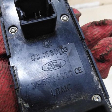 blok-upravleniia-steklopodieemnikami-ford-focus-2-do-rest-art-57886-big-3