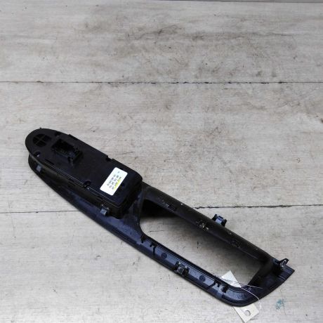 blok-upravleniia-steklopodieemnikami-bmw-x5-ii-e70-do-rest-art-58033-big-3