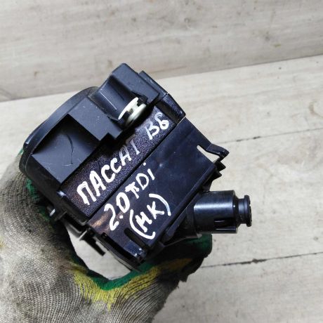 blok-upravleniia-peckoi-volkswagen-passat-b6-19tdi-mkpp-27-art-60406-big-3