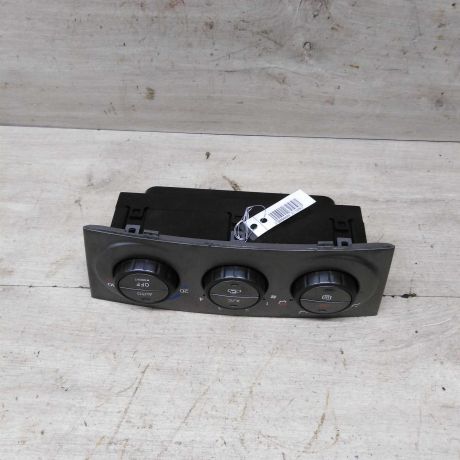 blok-upravleniia-peckoi-i-kondicionerom-subaru-forester-ii-art-61811-big-0