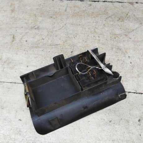 blok-upravleniia-steklopodieemnikami-audi-a4-b5-art-62827-big-0