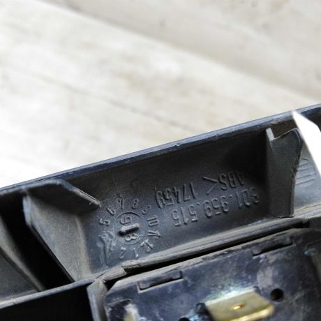 blok-upravleniia-steklopodieemnikami-audi-a4-b5-art-62827-big-1