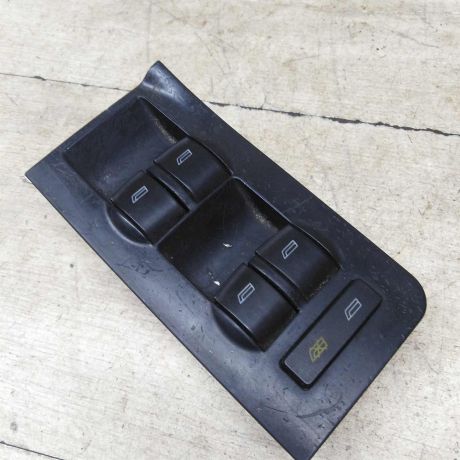 blok-upravleniia-steklopodieemnikami-audi-a6-c5-art-63713-big-0