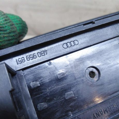 blok-upravleniia-steklopodieemnikami-audi-a6-c5-art-63713-big-3