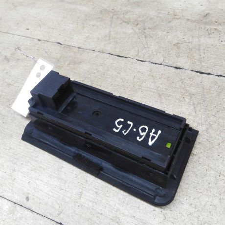 blok-upravleniia-steklopodieemnikami-audi-a6-c5-art-63713-big-2