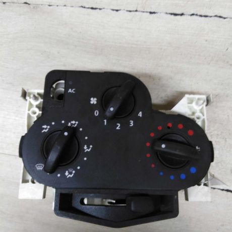 blok-upravleniia-peckoi-renault-logan-i-art-64131-big-1