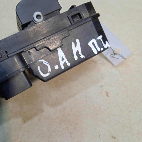 blok-upravleniia-steklopodieemnikami-opel-antara-i-art-64424-big-1