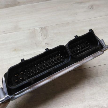 blok-upravleniia-dvigatelem-volkswagen-passat-b5-23-agz-art-72954-big-1
