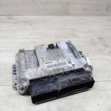 blok-upravleniia-dvigatelia-opel-zafira-b-19-tdi-art-75433-big-0